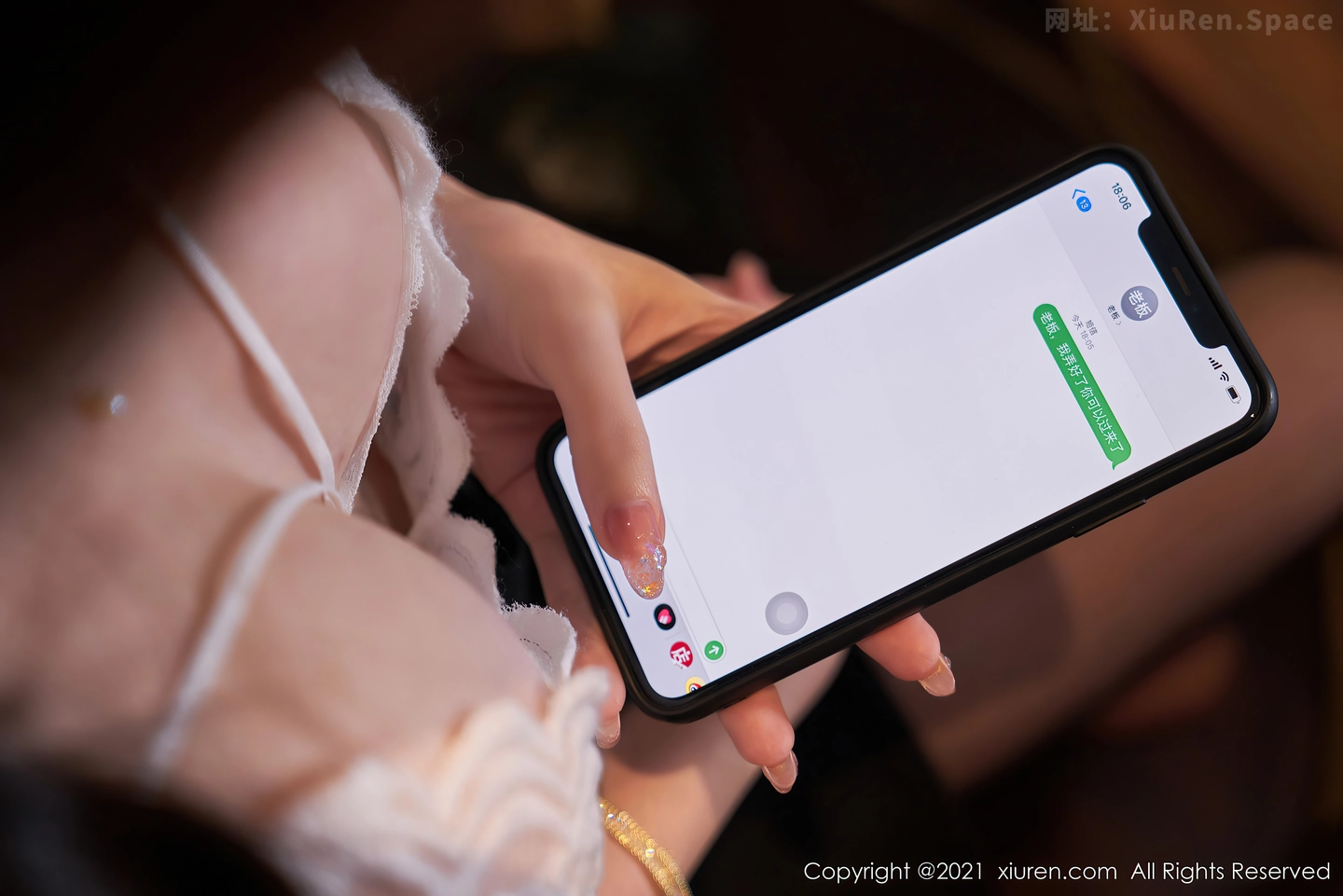 图片[4]-[XiuRen秀人网]VOL.3992 女神周于希Sandy秘书OL剧情主题超薄黑丝秀翘臀美腿诱惑写真80P-秀人网官方网站
